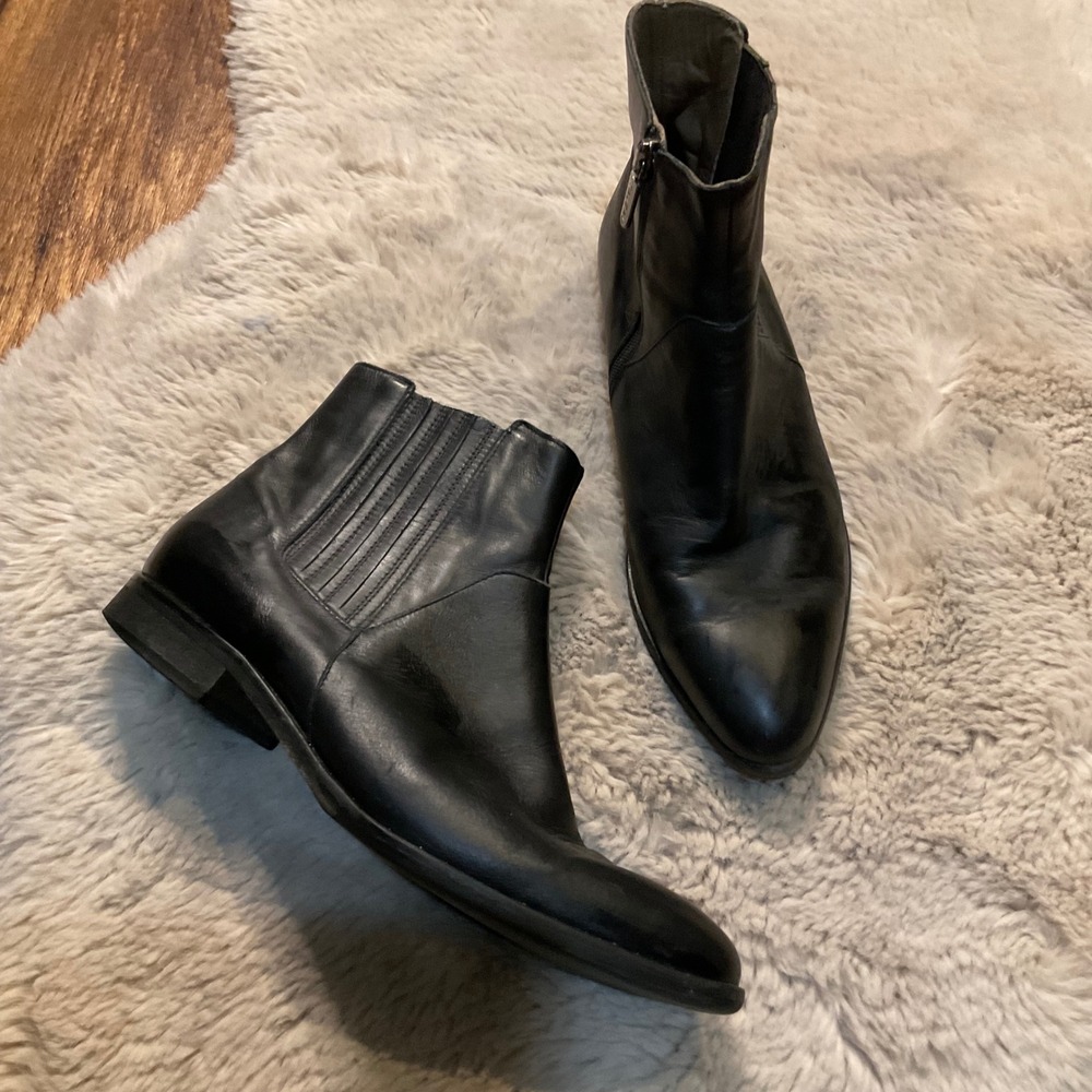 Italeau Black‎ Booties Pointed Toe 38 Bootie Womens Made In Spain